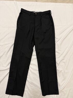 Amazon Essentials Men’s Classic-Fit Waist Flat-Front Dress Pants Black 31x32